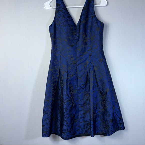 Lauren Ralph Lauren Royal Underground Royal Blue Sleeveless V-Neck A-Line Dress - Picture 4 of 9